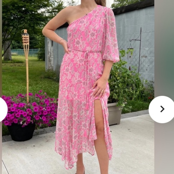 STUNNING TAYLOR ONE SLEEVE ASYMMETRICAL FLOWY FEMINE SEXY LINED FAIRY/EASTER - Picture 4 of 12